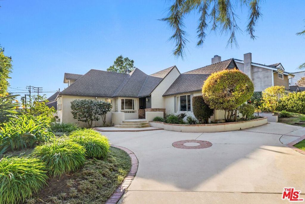 1050 Centinela Avenue