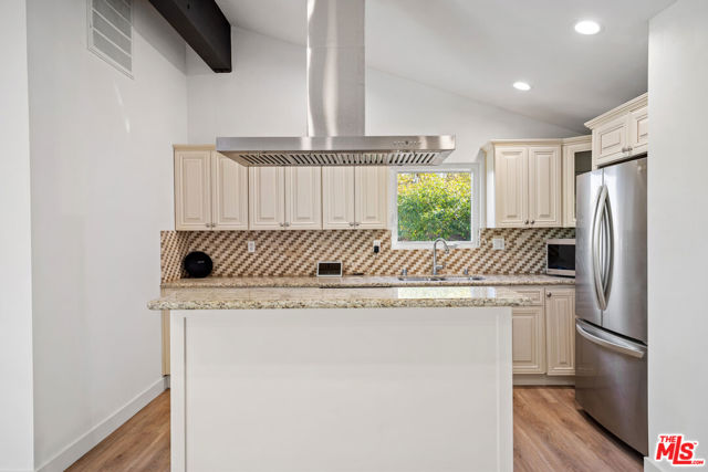 19536 Wells Drive, Tarzana CA: https://media.crmls.org/mediaz/b41c4c6a-5f6a-4086-8b47-0e8dd1760f0a.jpg
