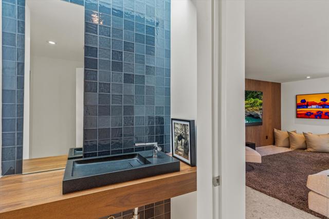 2290 S Yosemite Drive, Palm Springs CA: https://media.crmls.org/mediaz/b41c954e-b85f-4410-97ed-a64692754a03.jpg