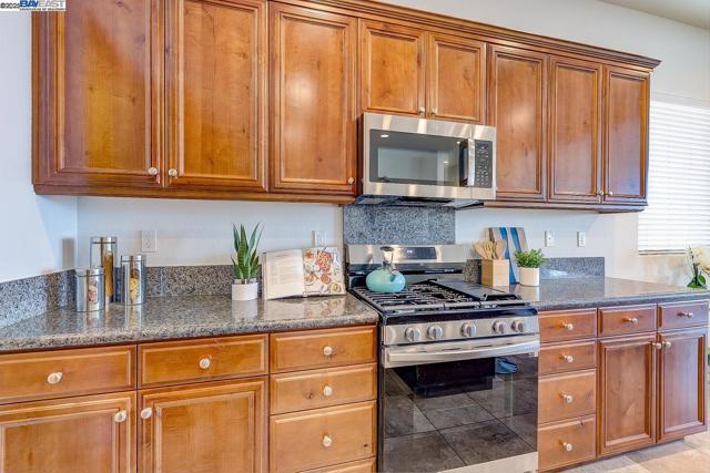 1440 Riva Trigoso Dr, Manteca CA: https://media.crmls.org/mediaz/b41cc362-b39b-4c2b-bcc3-75becd75a5fd.jpg