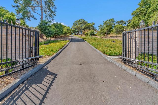 19225 Reavis Way, Salinas CA: https://media.crmls.org/mediaz/b41d8ad3-ae03-43a4-b1b4-6e1f5c05189e.jpg