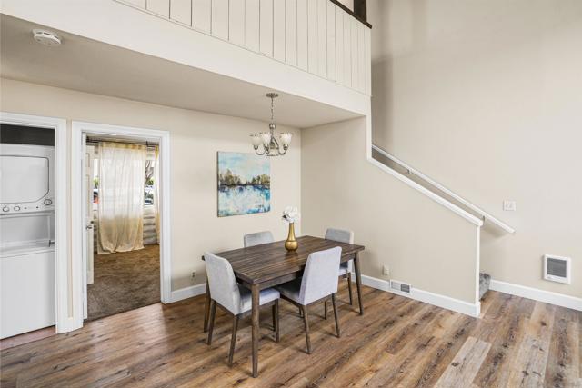 2544 Navarra Dr,  CA: https://media.crmls.org/mediaz/b41d9f09-c939-44c6-af83-eff1ea9a9b66.jpg