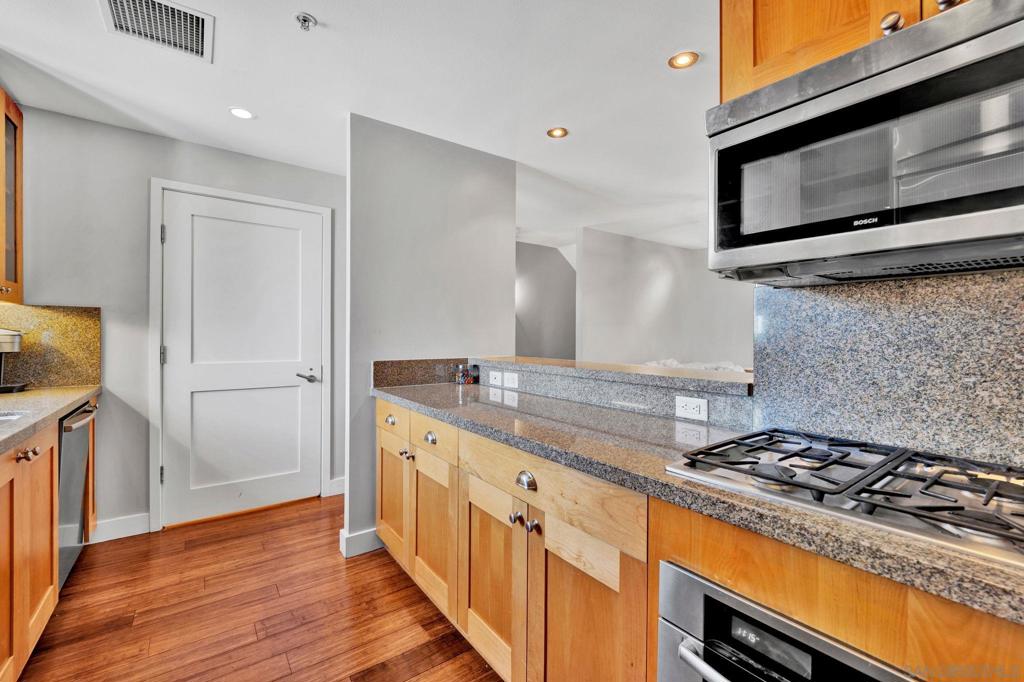 700 E St - photo 9