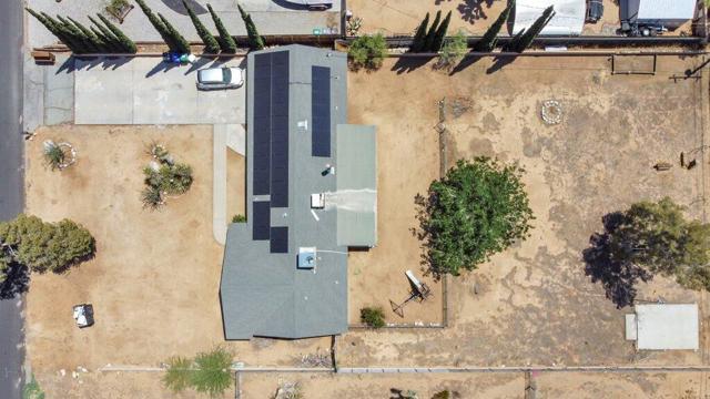 7592 Hanford Avenue, Yucca Valley CA: https://media.crmls.org/mediaz/b41db213-10bb-46ff-81d2-6517234e52e3.jpg