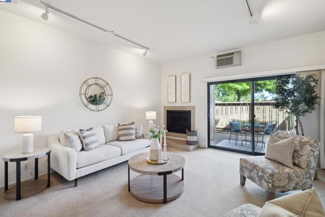8985 Alcosta Blvd, San Ramon CA: https://media.crmls.org/mediaz/b41e8958-f651-43e0-8103-b337710bd10b.jpg