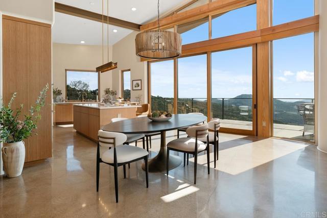 10027 Tall Oak Drive, Escondido CA: https://media.crmls.org/mediaz/b41e9723-d830-4081-90ec-6050e6ed90c3.jpg