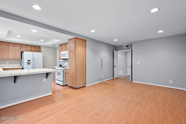 784 N Valley Drive, Westlake Village CA: https://media.crmls.org/mediaz/b41ea6a1-c689-4a06-aee2-8bcb7a972b5b.jpg