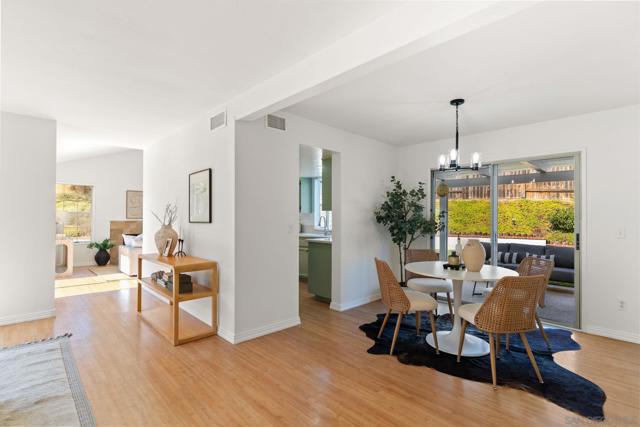 10598 Rancho Carmel Dr, San Diego CA: https://media.crmls.org/mediaz/b41f1856-4f4b-4d9d-a481-a24b604df015.jpg
