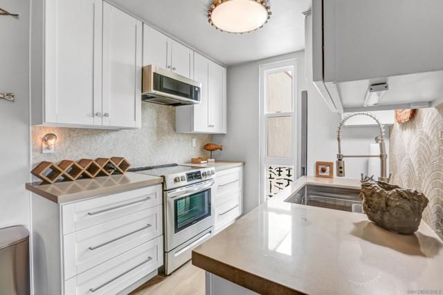 6455 La Jolla Blvd, La Jolla CA: https://media.crmls.org/mediaz/b41f19ec-3e4f-41f8-93bc-d798d4563759.jpg
