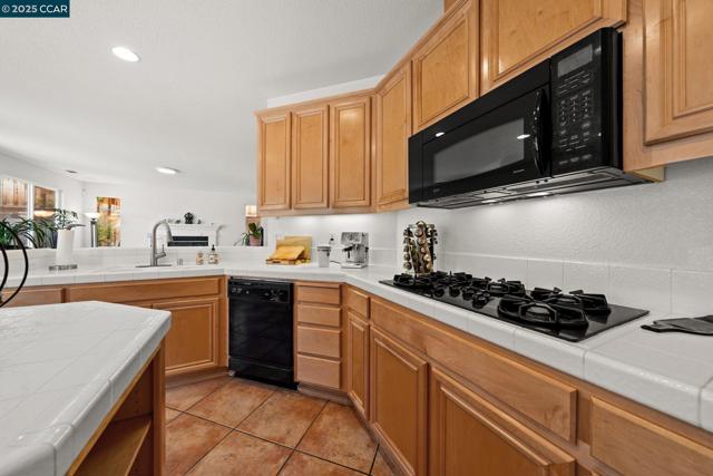 Image 19 of 60 For 868 Deer Spring Cir