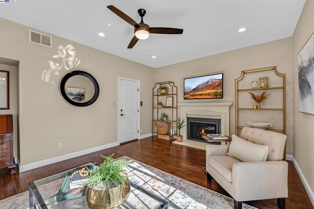 204 Franciscan Dr, Danville CA: https://media.crmls.org/mediaz/b41f3663-7824-49d8-9d8f-d239f8f55542.jpg