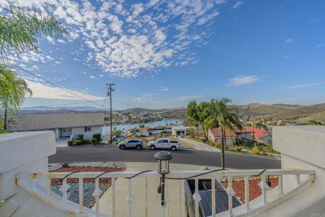 22633 Inspiration Pt, Canyon Lake CA: https://media.crmls.org/mediaz/b41f8638-34e8-40d9-b948-eee3a1941003.jpg