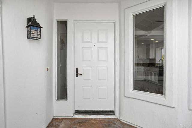 4905 Alicante Way, Oceanside CA: https://media.crmls.org/mediaz/b41f9e1f-01a2-4d49-85d7-09d8f266fb38.jpg