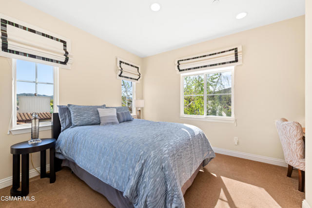 1008 N Country Club Drive, Simi Valley CA: https://media.crmls.org/mediaz/b41f9eb9-71ee-4488-ad25-3058955d4027.jpg