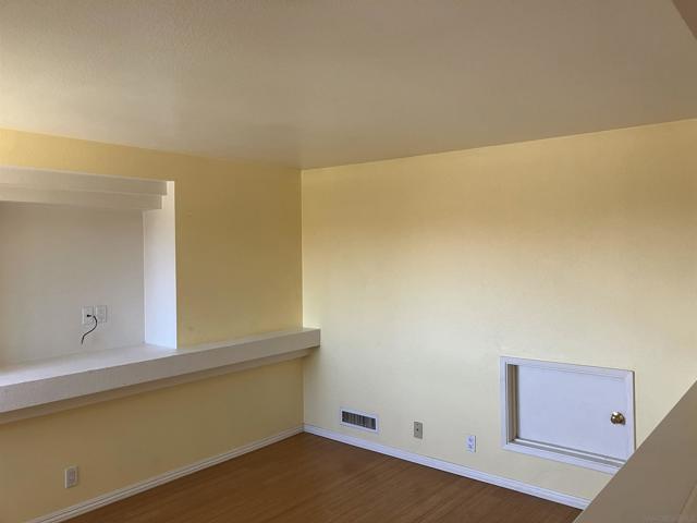 7360 Calle Cristobal, San Diego CA: https://media.crmls.org/mediaz/b41fbf56-c734-4180-abec-c68c80afc4c0.jpg