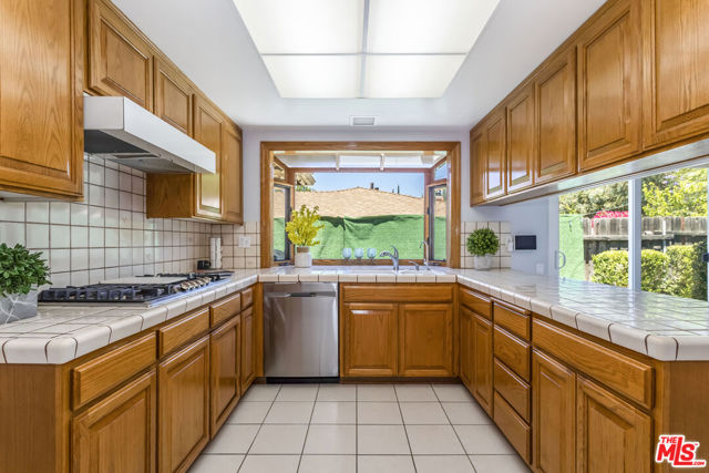 17133 Lorillard Street, Granada Hills CA: https://media.crmls.org/mediaz/b41fc6a5-ca24-46fb-9ed5-905690c54c36.jpg