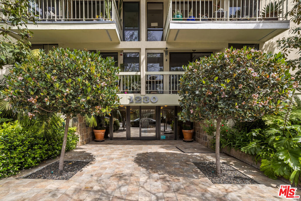1230 N Sweetzer Avenue #112
