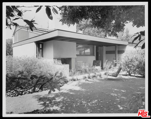 2764 Outpost Drive, Los Angeles CA: https://media.crmls.org/mediaz/b422327e-fbb9-4912-b1dd-0483cf3237f7.jpg