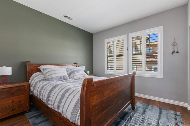 Image 40 of 74 For 1251 Holmgrove Drive