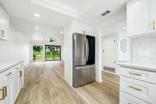 75 Sunrise Drive, Rancho Mirage CA: https://media.crmls.org/mediaz/b4228cfb-b33d-4f6b-abe7-9fa2813b9f31.jpg