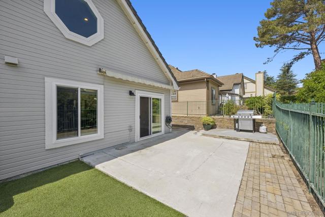 1198 Gazania Ct, San Marcos CA: https://media.crmls.org/mediaz/b422e4ec-d245-40e7-a70f-308d3ff4ff48.jpg