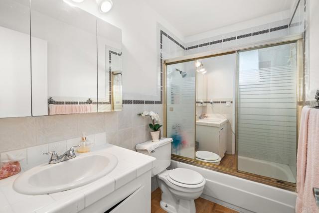 Image 21 of 28 For 925 Amistad Ct  D