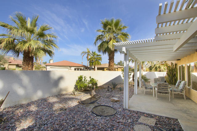 5 Novato Terrace, Rancho Mirage CA: https://media.crmls.org/mediaz/b422fe27-1522-42f5-9354-2ae39de09a31.jpg