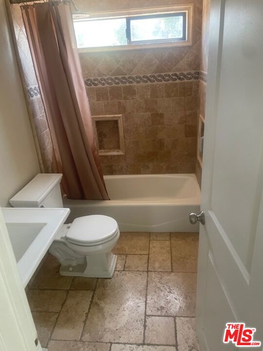 2660 Calle Abedul, Thousand Oaks CA: https://media.crmls.org/mediaz/b423ca82-9227-4892-9026-f58489b9e62b.jpg