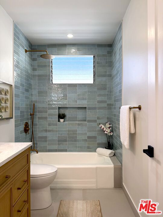 4579 Ambrose Avenue, Los Angeles CA: https://media.crmls.org/mediaz/b4241af7-42ad-4d6c-aaec-a84e86c853f7.jpg