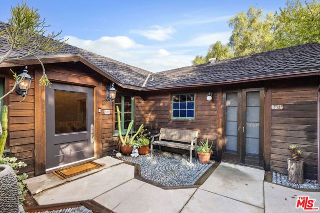 1551 Penny Road, Topanga CA: https://media.crmls.org/mediaz/b4244f4a-6809-4c25-8495-1d770155a691.jpg