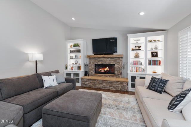 Detail Gallery Image 10 of 34 For 1525 Lyndhurst Ave, Camarillo,  CA 93010 - 4 Beds | 2/1 Baths
