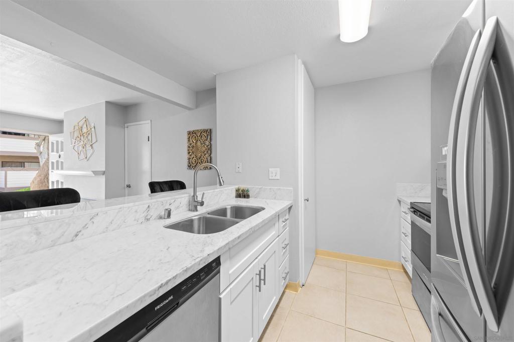 9130 Gramercy - photo 16