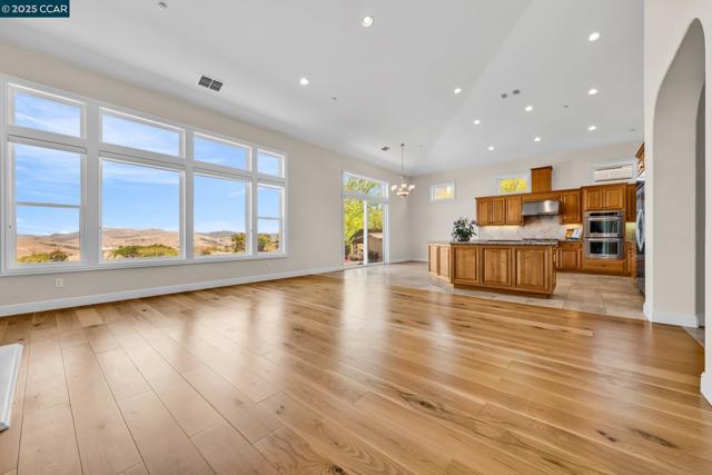 3322 Ashbourne Cir, San Ramon CA: https://media.crmls.org/mediaz/b4248f42-be48-4619-b8e8-4211259c8d57.jpg