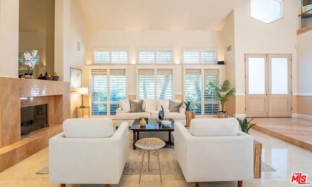 10214 Candleberry Lane, Northridge CA: https://media.crmls.org/mediaz/b424a480-324e-4781-a707-8b554c5dab53.jpg