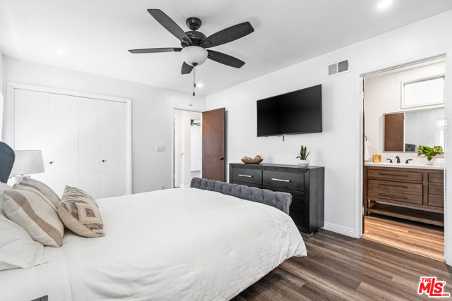 24613 Neptune Avenue, Carson CA: https://media.crmls.org/mediaz/b424dd6d-b7ad-439b-86c6-88375c6f38a6.jpg