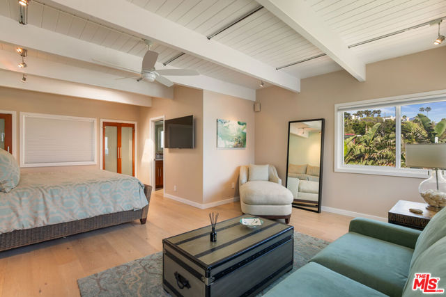 11770 Pacific Coast Highway, Malibu CA: https://media.crmls.org/mediaz/b424fb58-9dec-4274-9dd2-e406502612b8.jpg