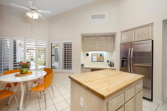 79835 Pecan, La Quinta CA: https://media.crmls.org/mediaz/b4252936-8af7-4c31-b5fb-2391c4ebd3d5.jpg