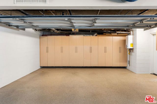 911 7th Street, Santa Monica CA: https://media.crmls.org/mediaz/b4255372-3787-420a-9dfd-6b9e718cc2f0.jpg