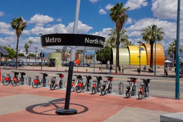 5003 Westpark Dr, North Hollywood CA: https://media.crmls.org/mediaz/b4256791-4906-42f8-86f6-f73dc6211200.jpg