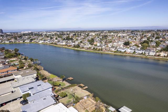 3335 Los Prados Street, San Mateo CA: https://media.crmls.org/mediaz/b425eb72-99fe-4453-a666-3254297824d4.jpg