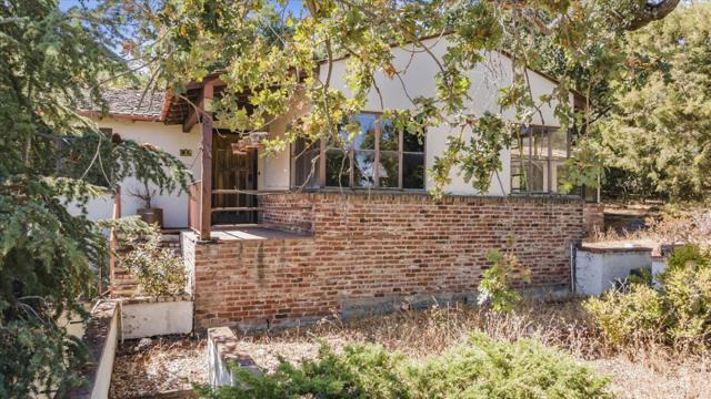 11090 Mora Drive, Los Altos Hills CA: https://media.crmls.org/mediaz/b425f49d-0ab0-40eb-9c21-34c8c21eec76.jpg