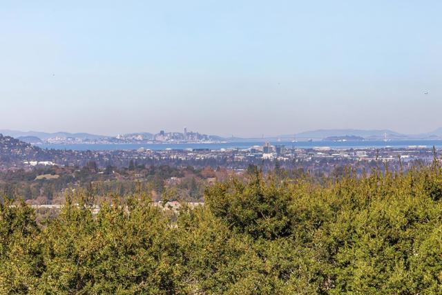600 Westridge Drive, Portola Valley CA: https://media.crmls.org/mediaz/b4260728-2889-4997-ac8a-34c4b029432e.jpg