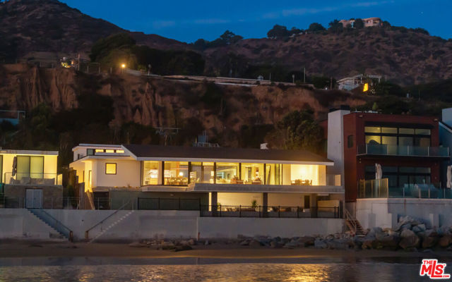 31388 Broad Beach Road, Malibu CA: https://media.crmls.org/mediaz/b426a43e-5441-4cbf-85ae-3f969475992d.jpg