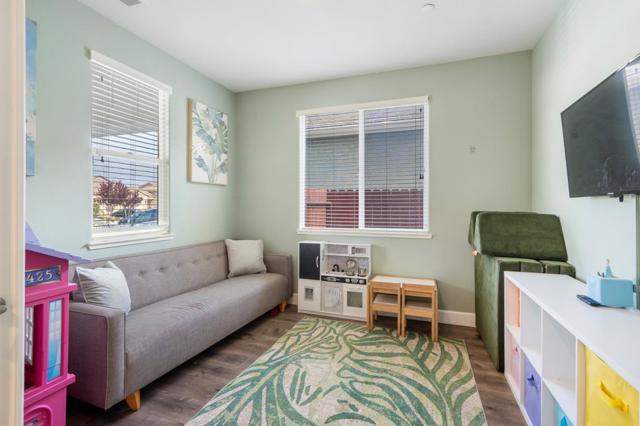1551 Lily Court, Hollister CA: https://media.crmls.org/mediaz/b426c2d3-616e-460f-9a6e-0e125cc02ce6.jpg