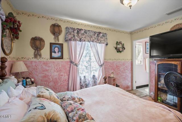 247 Douglas Avenue, Oxnard CA: https://media.crmls.org/mediaz/b4276e67-3941-4ba2-9d34-4b874d01356d.jpg