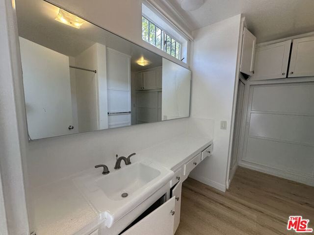 1555 San Ysidro Drive, Beverly Hills CA: https://media.crmls.org/mediaz/b42a9bb2-3410-4e56-8c13-4a3d0e424314.jpg