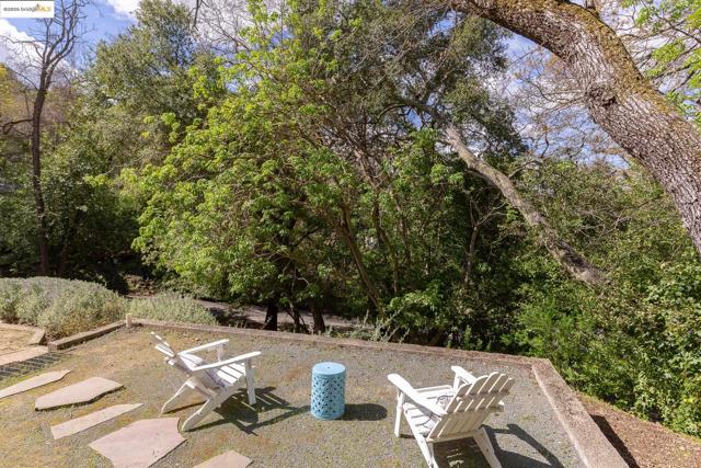 3 Mountain View Pl, Lafayette CA: https://media.crmls.org/mediaz/b42ab1f2-df84-4adc-9478-88c2fe15d153.jpg