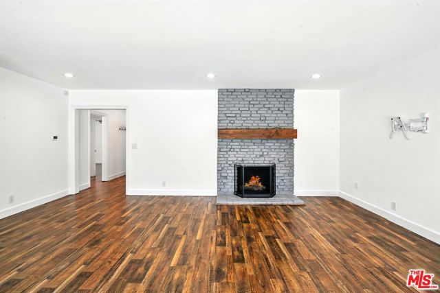 20616 Quedo Drive, Woodland Hills CA: https://media.crmls.org/mediaz/b42ade66-53cc-4d19-a3cb-aae95f3e4a28.jpg