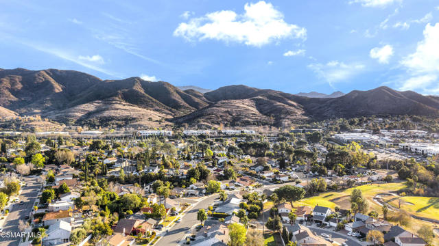 5757 Lake Lindero Drive, Agoura Hills CA: https://media.crmls.org/mediaz/b42ae172-fb1e-4678-819c-4413cb7d3e5d.jpg