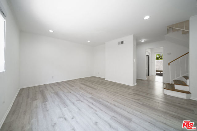 7631 Reseda Boulevard, Reseda CA: https://media.crmls.org/mediaz/b42b3449-ab0a-45ec-ad25-9f5e326f7c4f.jpg